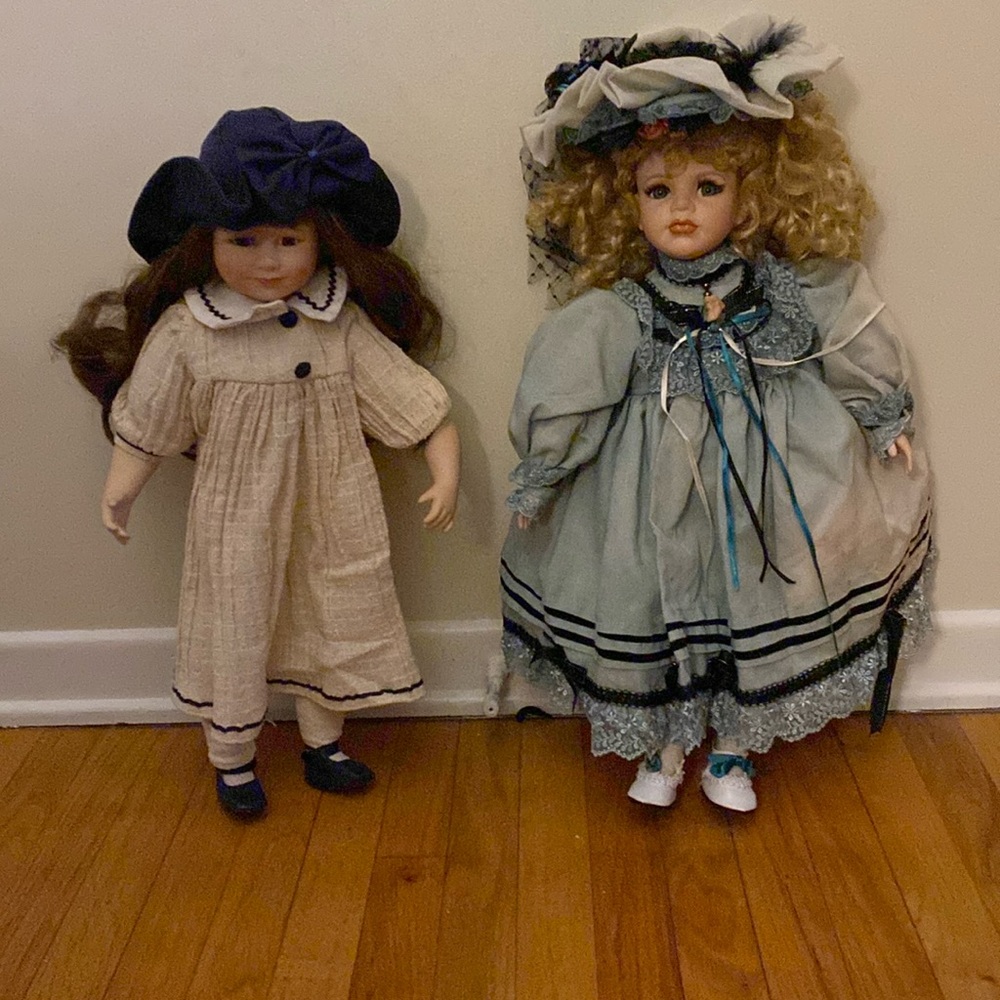 Delton product Corp. Fine collectibles. Two dolls.